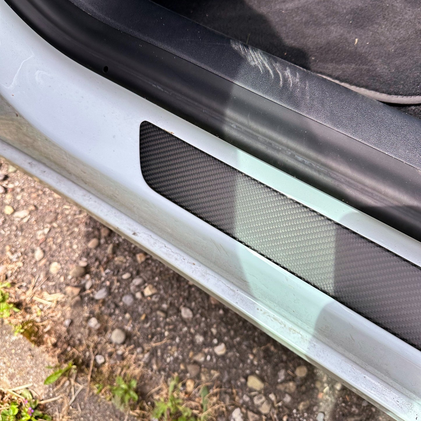 Fixation de garniture de seuil de porte MAX CARBON Performance DOOR dans un ensemble pour TESLA MODEL 3 MODEL Y