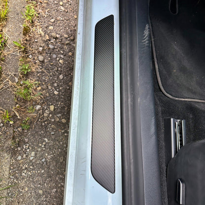 Fixation de garniture de seuil de porte MAX CARBON Performance DOOR dans un ensemble pour TESLA MODEL 3 MODEL Y