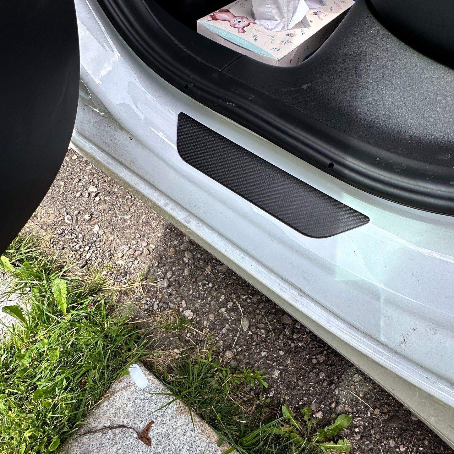 Fixation de garniture de seuil de porte MAX CARBON Performance DOOR dans un ensemble pour TESLA MODEL 3 MODEL Y
