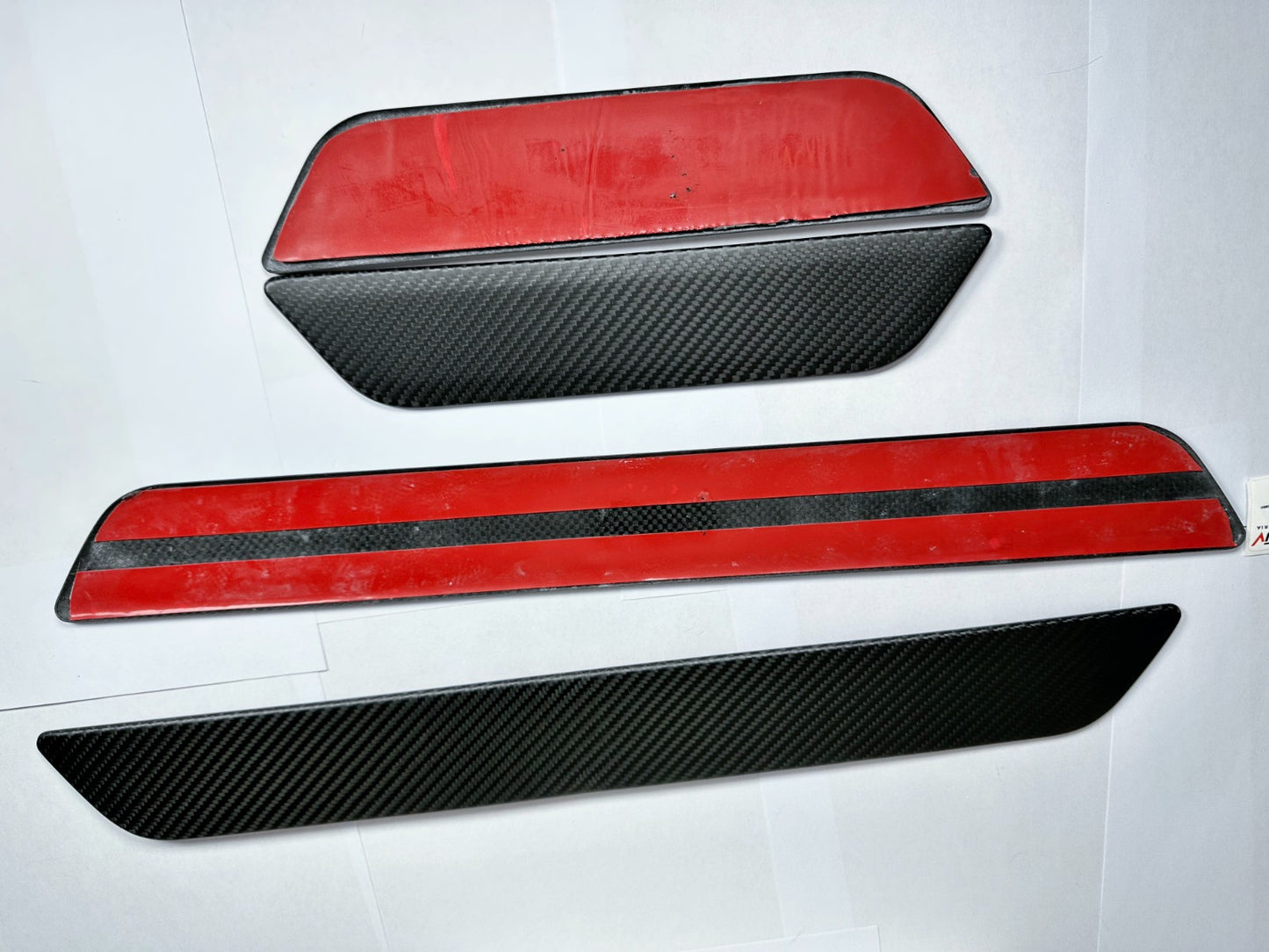 Fixation de garniture de seuil de porte MAX CARBON Performance DOOR dans un ensemble pour TESLA MODEL 3 MODEL Y
