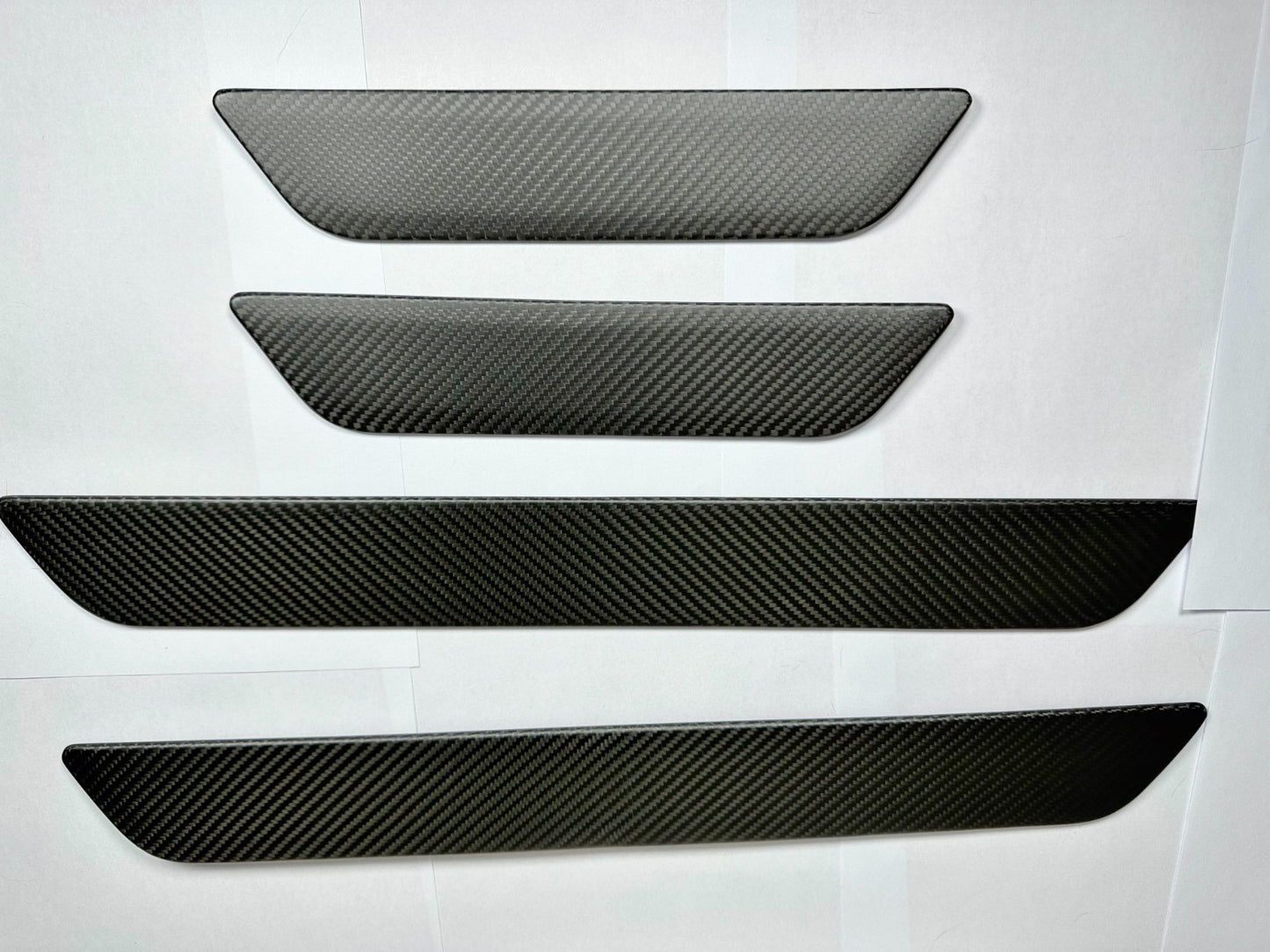 Fixation de garniture de seuil de porte MAX CARBON Performance DOOR dans un ensemble pour TESLA MODEL 3 MODEL Y
