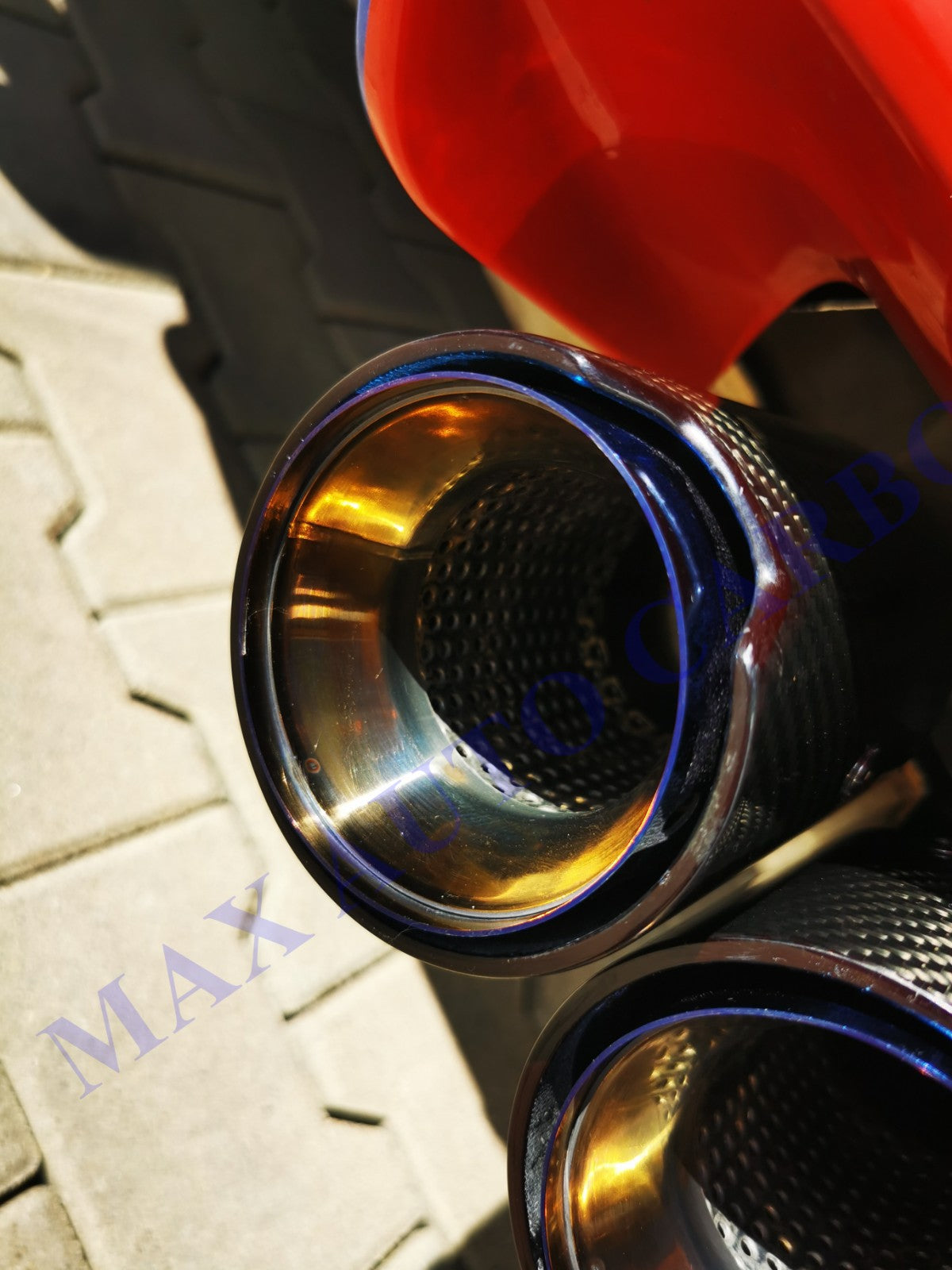 MAX CARBON Performance Edelstahl Auspuff Endrohre Blenden Blau für BMW M2 F87 M3 F80 M4 F82 F83 M5 F10