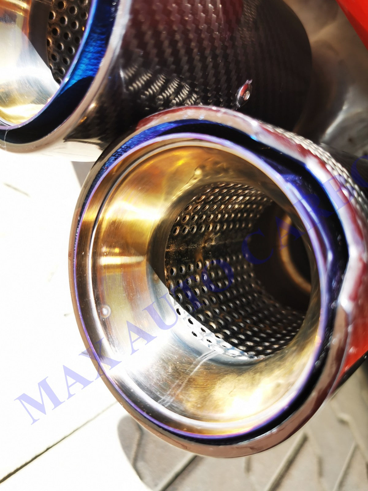 MAX CARBON Performance Edelstahl Auspuff Endrohre Blenden Blau für BMW M2 F87 M3 F80 M4 F82 F83 M5 F10