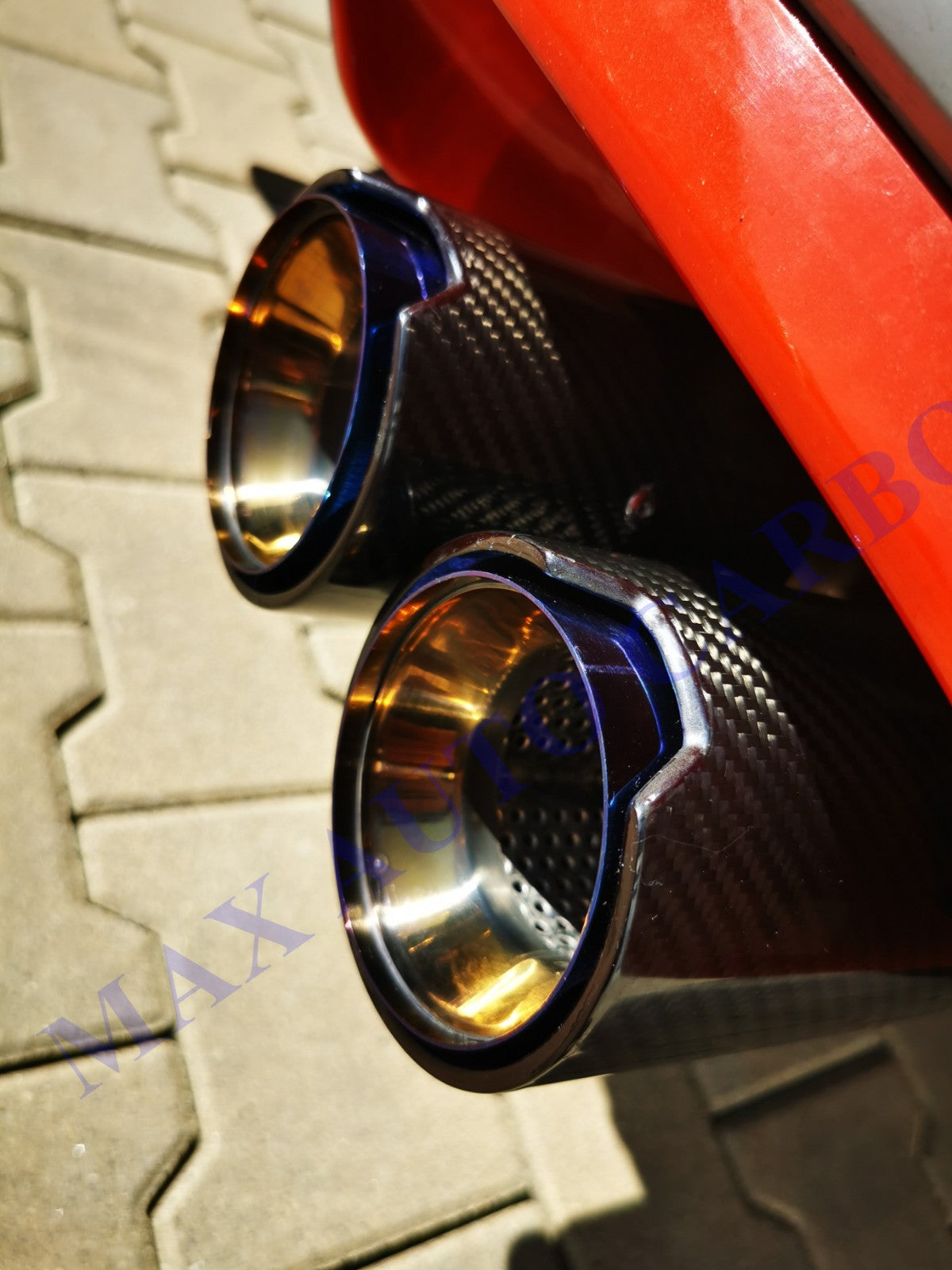MAX CARBON Performance Edelstahl Auspuff Endrohre Blenden Blau für BMW M2 F87 M3 F80 M4 F82 F83 M5 F10