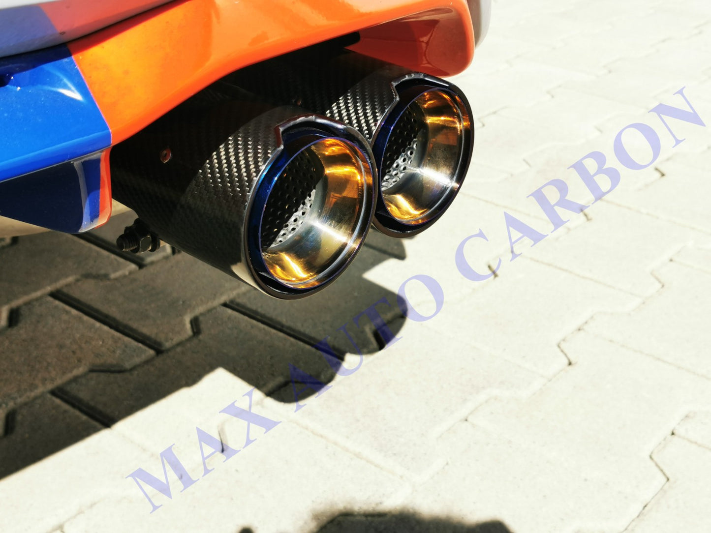 MAX CARBON Performance Edelstahl Auspuff Endrohre Blenden Blau für BMW M2 F87 M3 F80 M4 F82 F83 M5 F10