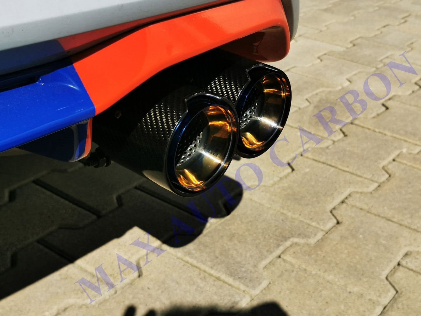 MAX CARBON Performance Edelstahl Auspuff Endrohre Blenden Blau für BMW M2 F87 M3 F80 M4 F82 F83 M5 F10