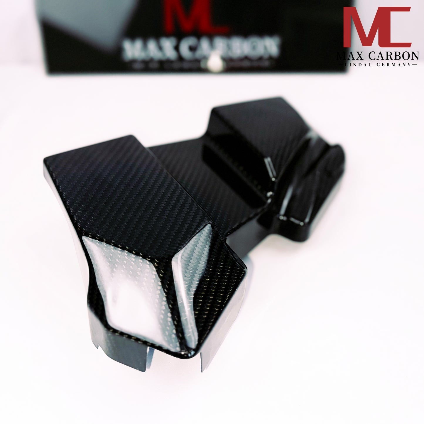 MAX CARBON Performance Batterie Abdeckung im Motorraum für BMW G80 G81 M3 G82 G83 M4 M2 G87