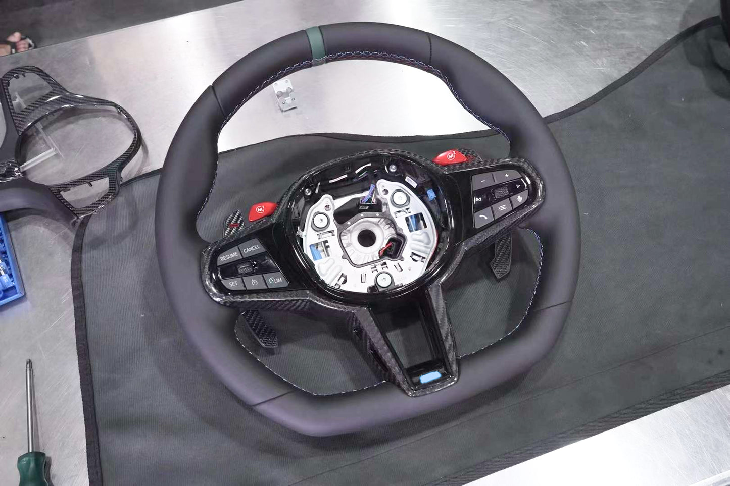 MAX CARBON Dry Carbon Prepreg Lenkrad Spange Ersatz für BMW M2 G87 LCI M3 G80 G81 LCI M4 G82 G83 LCI