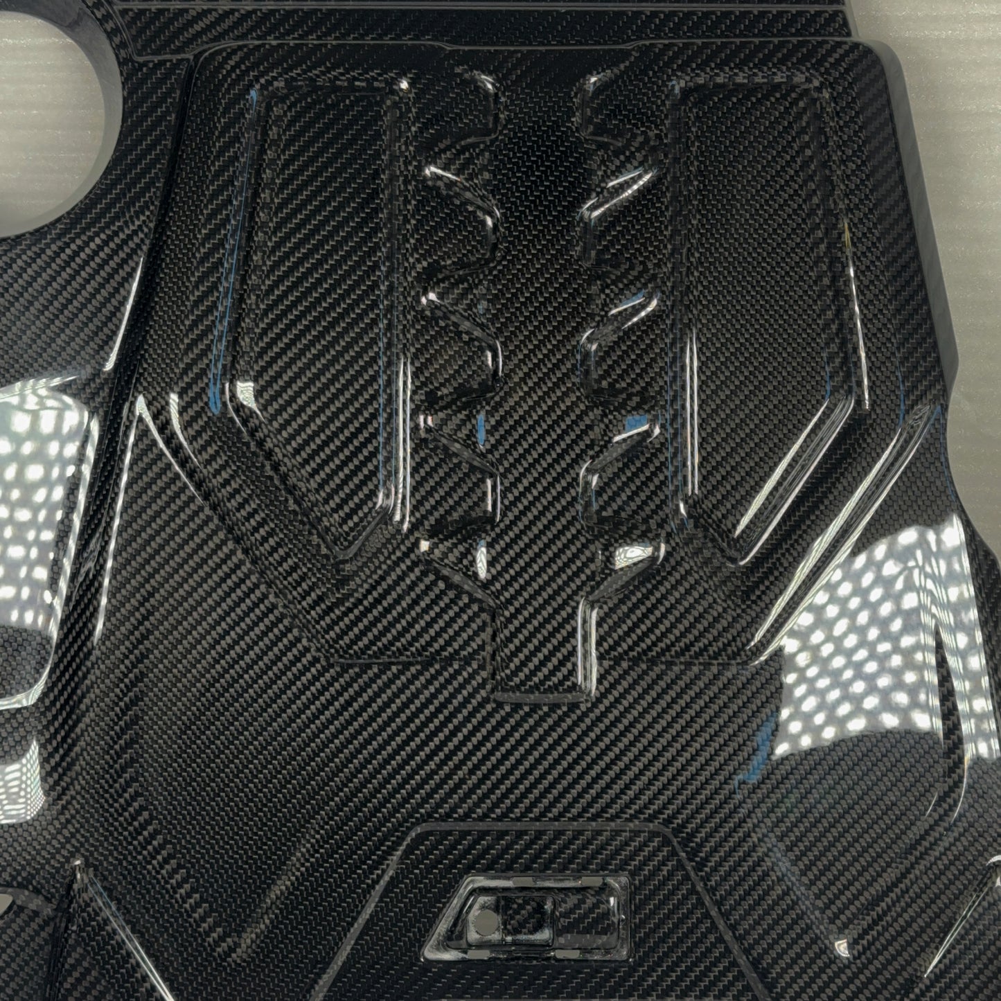 MAX CARBON Performance Trockencarbon Motorabdeckung Motorraum Ersatz für BMW M5 F90 M8 F91 F92 F93