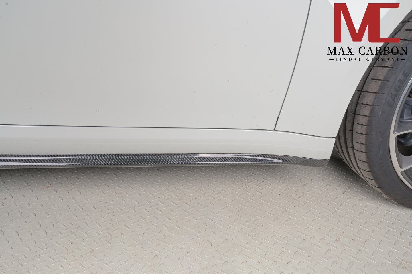 MAX CARBON Dry Carbon Performance side skirts for Porsche 911 992.1