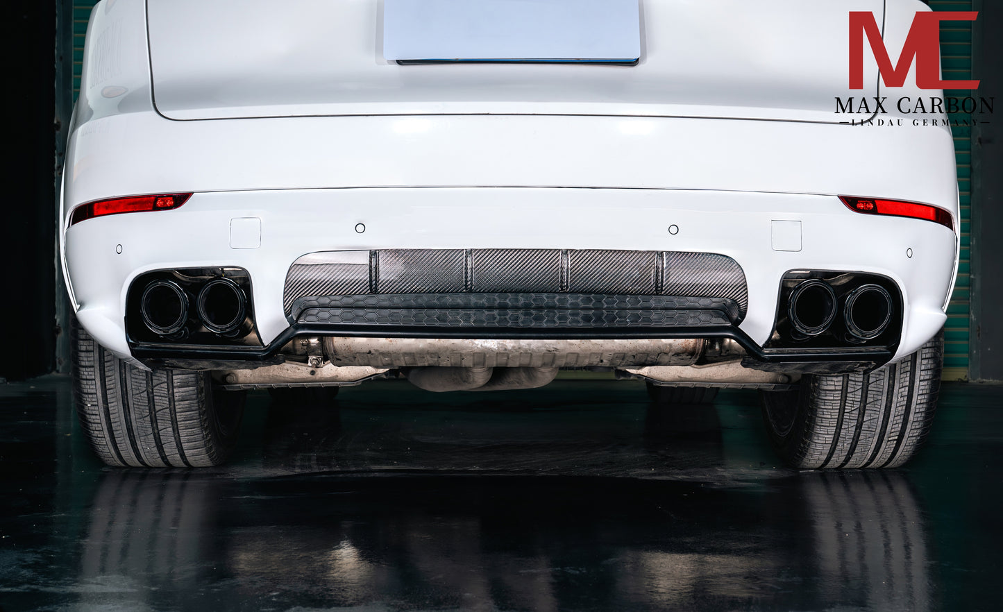 MAX CARBON DRY Carbon rear diffuser for Porsche Cayenne S GTS 9YA