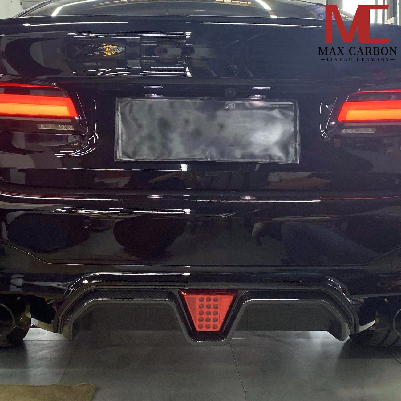 Diffuseur arrière en carbone sec MAX CARBON adapté à BMW M5 F90 incl. LCI et CS avec LED 